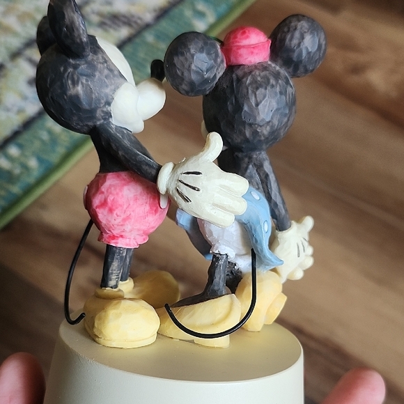 Disney Mickey and Minnie Mouse 'Happily Ever After' Figurine - Picture 4 of 8
